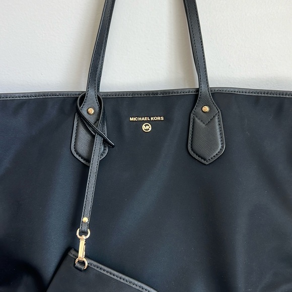 Michael Kors Women's Eva large Top Zip Tote in Black - Picture 4 of 7